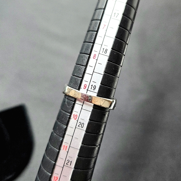 Faux diamond and citrine ring. Silver plate, size 9. - Picture 9 of 11